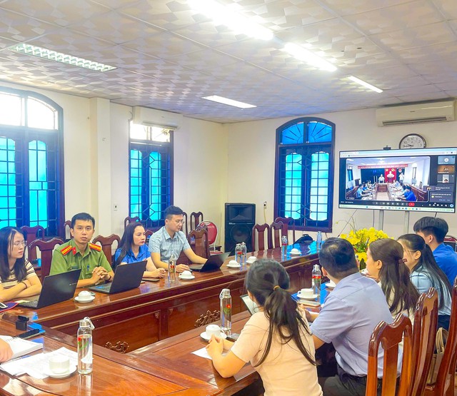 Tuổi trẻ Hà Tĩnh tháo gỡ thách thức, đưa phong trào "Bình dân học vụ số" sang kỷ nguyên chuyển mình- Ảnh 2. Tuổi trẻ Hà Tĩnh tháo gỡ thách thức, đưa phong trào "Bình dân học vụ số" sang kỷ nguyên chuyển mình- Ảnh 2.