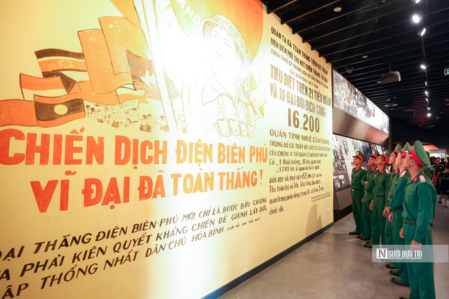 Chiến sĩ A80 khám phá hiện vật lịch sử tại Bảo tàng Lịch sử Quân sự Việt Nam- Ảnh 10. Chiến sĩ A80 khám phá hiện vật lịch sử tại Bảo tàng Lịch sử Quân sự Việt Nam- Ảnh 10.