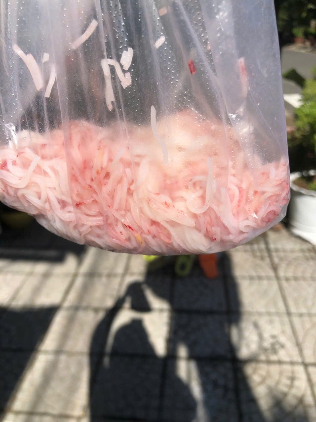 Bún đổi màu sau vài giờ mua về: Tạm đình chỉ cơ sở sản xuất- Ảnh 1. Bún đổi màu sau vài giờ mua về: Tạm đình chỉ cơ sở sản xuất- Ảnh 1.