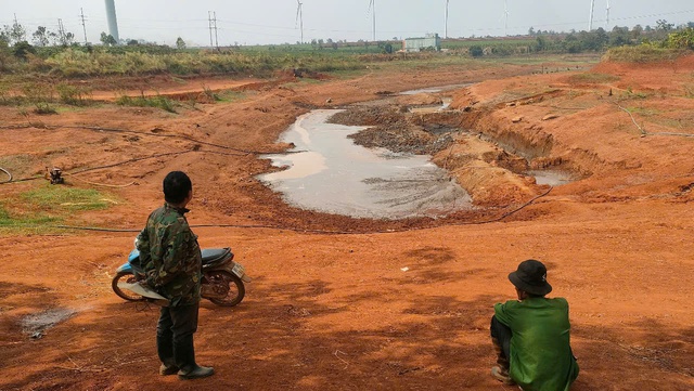Bí thư Tỉnh ủy Gia Lai: Đầu tư nguồn lực xây dựng hệ thống thủy lợi, giải bài toán nước tưới cho sản xuất- Ảnh 4. Bí thư Tỉnh ủy Gia Lai: Đầu tư nguồn lực xây dựng hệ thống thủy lợi, giải bài toán nước tưới cho sản xuất- Ảnh 4.