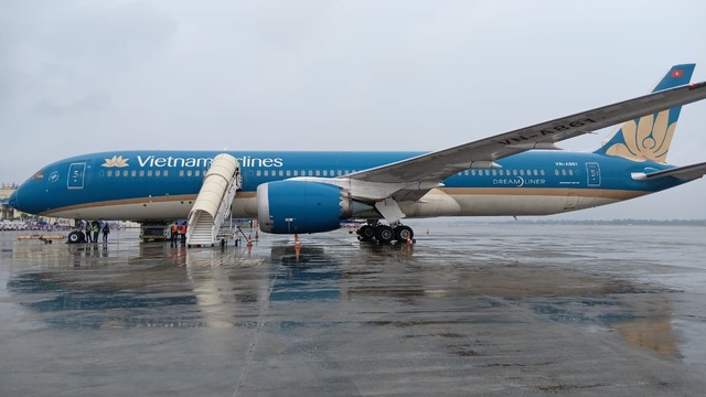 Máy bay Vietnam Airlines hạ cánh tại sân bay Kolkata. Máy bay Vietnam Airlines hạ cánh tại sân bay Kolkata.