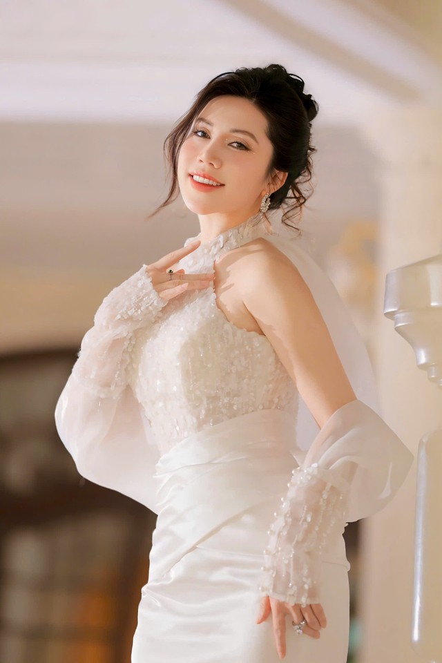 MC Hồng Nhung: “Tôi sống để hạnh phúc, không phải để làm vừa lòng người khác”- Ảnh 1. MC Hồng Nhung: “Tôi sống để hạnh phúc, không phải để làm vừa lòng người khác”- Ảnh 1.