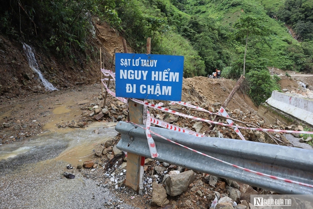 Mưa lớn, Quốc lộ 16 qua địa bàn Nghệ An có hàng chục điểm sạt lở- Ảnh 3.