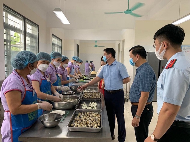 Hà Nội thu giữ hơn 38 tấn thực phẩm nhập lậu, hàng chục nghìn sản phẩm không rõ nguồn gốc- Ảnh 1. Hà Nội thu giữ hơn 38 tấn thực phẩm nhập lậu, hàng chục nghìn sản phẩm không rõ nguồn gốc- Ảnh 1.