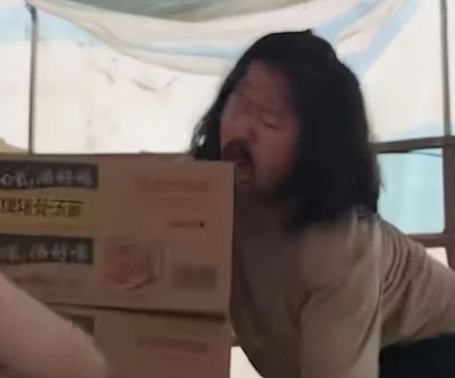 Người đàn ông bại liệt nhặt ve chai chi hàng tỷ đồng làm một việc khiến ai nấy nể phục- Ảnh 2. Người đàn ông bại liệt nhặt ve chai chi hàng tỷ đồng làm một việc khiến ai nấy nể phục- Ảnh 2.