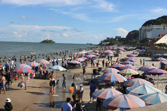 Tạm dừng tour đến vùng bão, bảo đảm an toàn cho khách du lịch- Ảnh 1.