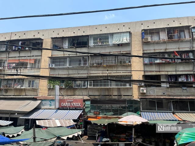 “Chuồng cọp” giăng kín ban công, rào chắn sinh mạng trong những giây phút sinh tử- Ảnh 1. “Chuồng cọp” giăng kín ban công, rào chắn sinh mạng trong những giây phút sinh tử- Ảnh 1.
