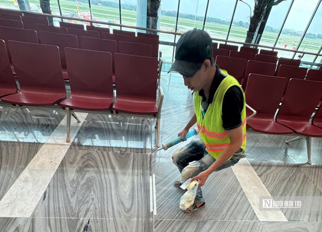 Sau hơn 2 tháng hoạt động, nhà ga T3 Tân Sơn Nhất vẫn vừa vận hành vừa “vá lỗi”- Ảnh 1. Sau hơn 2 tháng hoạt động, nhà ga T3 Tân Sơn Nhất vẫn vừa vận hành vừa “vá lỗi”- Ảnh 1.