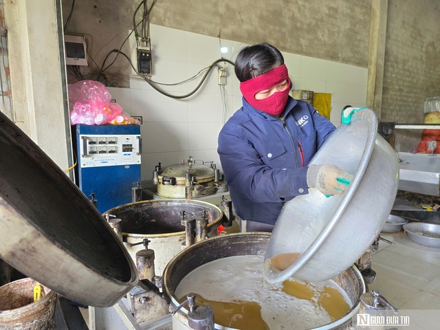 Sợ trên thị trường dầu ăn "bẩn", người dân xứ Nghệ đổ xô đi ép dầu lạc, vừng về dùng - Ảnh 5. Sợ trên thị trường dầu ăn "bẩn", người dân xứ Nghệ đổ xô đi ép dầu lạc, vừng về dùng - Ảnh 5.