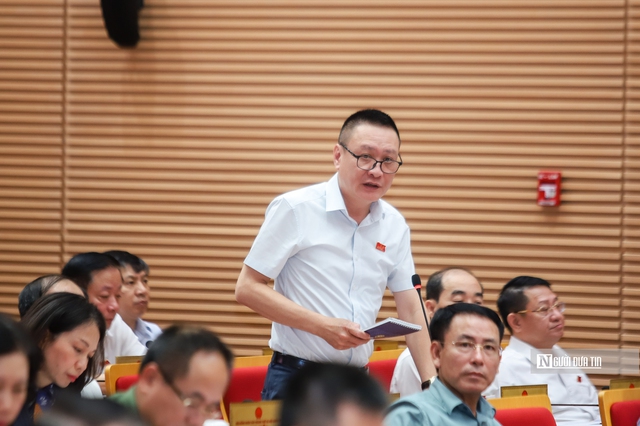 Hà Nội nói gì về thông tin rau phun thuốc chiều hôm trước được mang bán sáng hôm sau?- Ảnh 1. Hà Nội nói gì về thông tin rau phun thuốc chiều hôm trước được mang bán sáng hôm sau?- Ảnh 1.