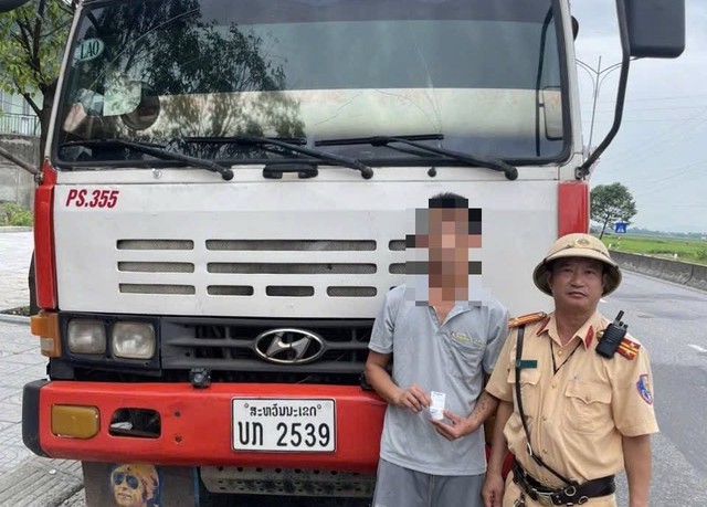 Hà Tĩnh: Phát hiện nhiều tài xế sử dụng ma túy khi điều khiển phương tiện- Ảnh 1. Hà Tĩnh: Phát hiện nhiều tài xế sử dụng ma túy khi điều khiển phương tiện- Ảnh 1.