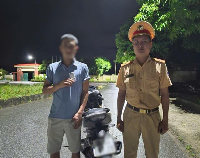 Hà Tĩnh: Phát hiện nhiều tài xế sử dụng ma túy khi điều khiển phương tiện- Ảnh 2. Hà Tĩnh: Phát hiện nhiều tài xế sử dụng ma túy khi điều khiển phương tiện- Ảnh 2.