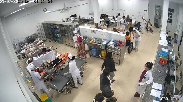 Tạm giữ tài xế trong vụ tai nạn ở cao tốc Vĩnh Hảo - Phan Thiết khiến 3 người tử vong- Ảnh 4. Tạm giữ tài xế trong vụ tai nạn ở cao tốc Vĩnh Hảo - Phan Thiết khiến 3 người tử vong- Ảnh 4.