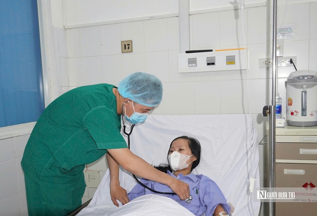 Mẹ hiến thận cứu con, cô giáo hồi sinh sau 6 năm chống chọi suy thận- Ảnh 4. Mẹ hiến thận cứu con, cô giáo hồi sinh sau 6 năm chống chọi suy thận- Ảnh 4.