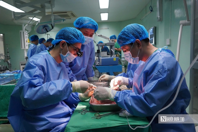 Mẹ hiến thận cứu con, cô giáo hồi sinh sau 6 năm chống chọi suy thận- Ảnh 2. Mẹ hiến thận cứu con, cô giáo hồi sinh sau 6 năm chống chọi suy thận- Ảnh 2.