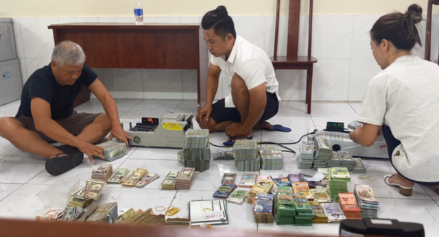 Lật tẩy mạng lưới rửa tiền liên quốc gia, 304 tỷ đồng và 4,8 triệu USD tuồn sang Campuchia- Ảnh 3. Lật tẩy mạng lưới rửa tiền liên quốc gia, 304 tỷ đồng và 4,8 triệu USD tuồn sang Campuchia- Ảnh 3.