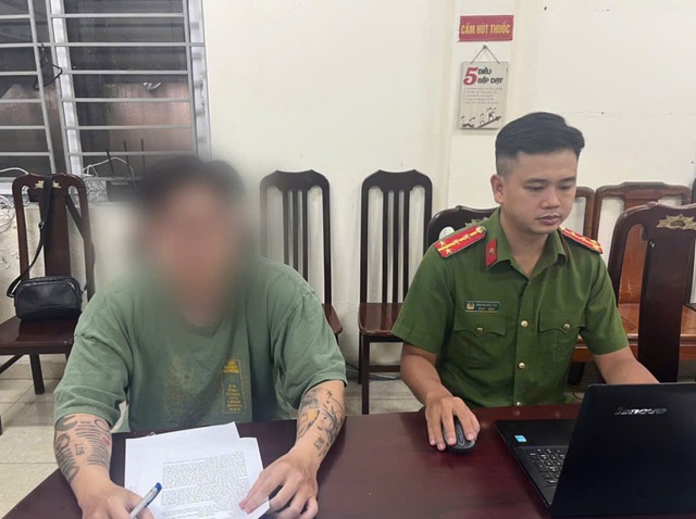 Nguyên nhân gã đàn ông xăm trổ hành hung người phụ nữ ở chung cư- Ảnh 1. Nguyên nhân gã đàn ông xăm trổ hành hung người phụ nữ ở chung cư- Ảnh 1.
