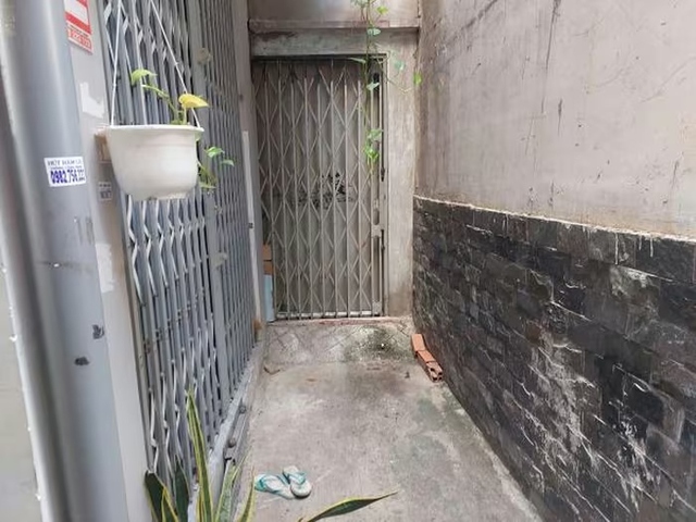 Vụ phát hiện thi thể cô gái trong vali: Khởi tố 2 người đàn ông- Ảnh 1. Vụ phát hiện thi thể cô gái trong vali: Khởi tố 2 người đàn ông- Ảnh 1.