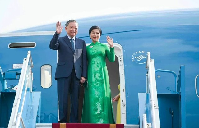 Tổng Bí thư Tô Lâm và Phu nhân lên đường thăm Hàn Quốc- Ảnh 1. Tổng Bí thư Tô Lâm và Phu nhân lên đường thăm Hàn Quốc- Ảnh 1.