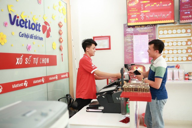 Vietlott biến hàng trăm người Việt thành tỷ phú như thế nào?- Ảnh 1. Vietlott biến hàng trăm người Việt thành tỷ phú như thế nào?- Ảnh 1.