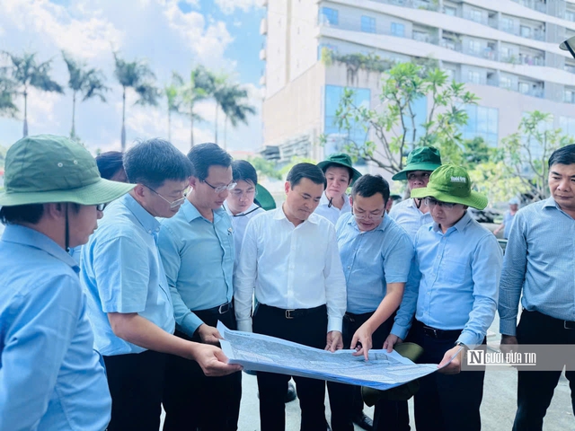 Loạt nhà bên Kênh Đôi, Tp.HCM đập bỏ trước giờ “G”- Ảnh 1. Loạt nhà bên Kênh Đôi, Tp.HCM đập bỏ trước giờ “G”- Ảnh 1.