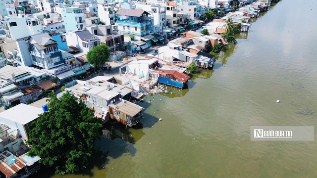 Loạt nhà bên Kênh Đôi, Tp.HCM đập bỏ trước giờ “G”- Ảnh 2. Loạt nhà bên Kênh Đôi, Tp.HCM đập bỏ trước giờ “G”- Ảnh 2.