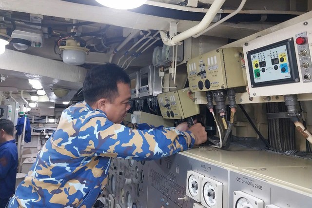 Tàu ngầm kilo, tàu mặt nước và Không quân Hải quân luyện tập diễu binh trên biển dịp Quốc khánh 2/9 - Ảnh 5.