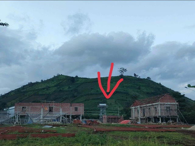 Về một cái nhà rông bê tông bị tạm dừng thi công - Ảnh 2.