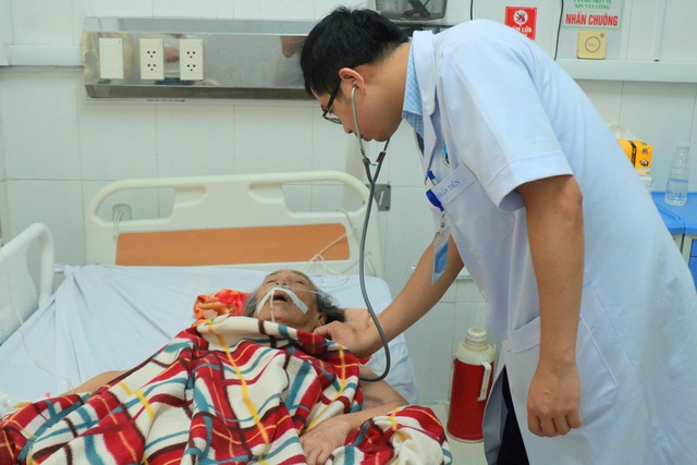 Hi hữu những bệnh nhân đột quỵ được cứu sống bằng kĩ thuật mới ở Hà Tĩnh - Ảnh 3.
