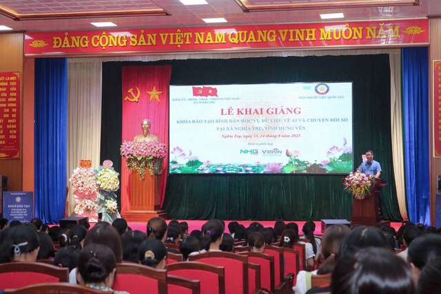NGUYỄN HOÀNG ĐỒNG HÀNH PHONG TRÀO “BÌNH DÂN HỌC VỤ DỮ LIỆU” - Ảnh 4.