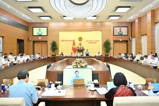 Bộ trưởng GD&ĐT: Kiểm soát chặt đào tạo đại học "3 ông thầy" sư phạm, y dược, pháp luật - Ảnh 1.