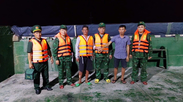 Đồn Biên phòng Tam Quan Nam cứu hộ thành công ngư dân gặp nạn trên biển- Ảnh 1. Đồn Biên phòng Tam Quan Nam cứu hộ thành công ngư dân gặp nạn trên biển- Ảnh 1.