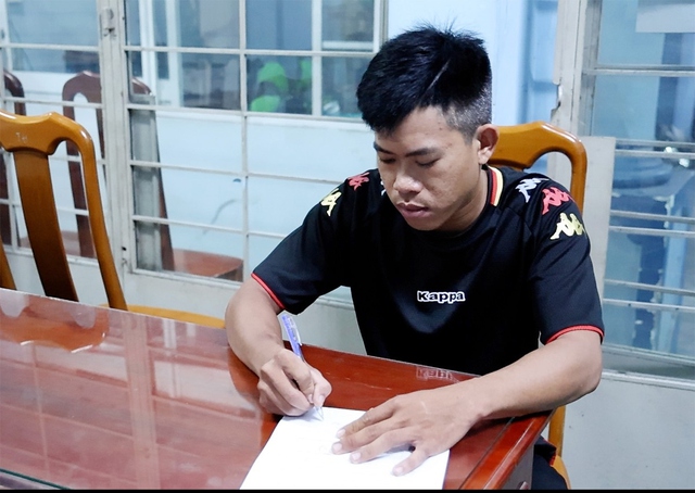 Bắt giữ người phụ nữ, thu hơn 2 kg ma túy tổng hợp - Ảnh 1.