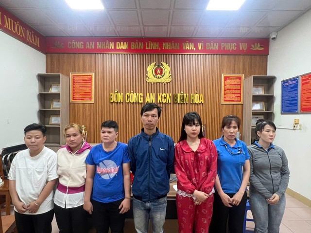 Bắt nhóm nam, nữ đánh nhau náo loạn tại khu công nghiệp - Ảnh 1.