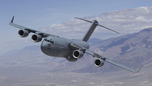 Bộ ba “quái vật vận tải” C-5M, C-17 và C-130: Mỗi chiếc một nhiệm vụ, hợp lực hoàn hảo - Ảnh 2.