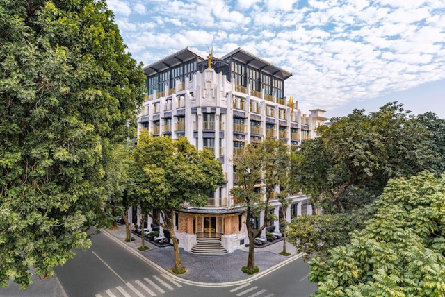 Capella Hanoi ra mắt hộp bánh Trung Thu “Minh Nguyệt Thanh Ca” - tôn vinh nghệ thuật Ca trù Việt, được thiết kế bởi đội ngũ Bill Bensley - Ảnh 3.