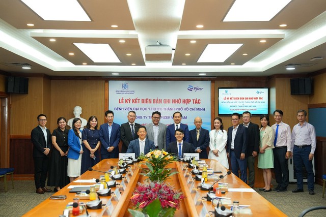 Pfizer và Bệnh viện Đại học Y Dược TP.HCM ký kết Biên bản ghi nhớ để cải thiện chất lượng chăm sóc sức khỏe - Ảnh 1.