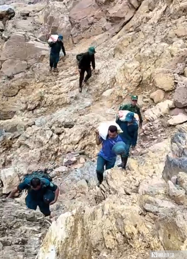 Gian nan hành trình cõng lương thực trèo đèo, lội suối tiếp tế đến người dân biên giới- Ảnh 3.