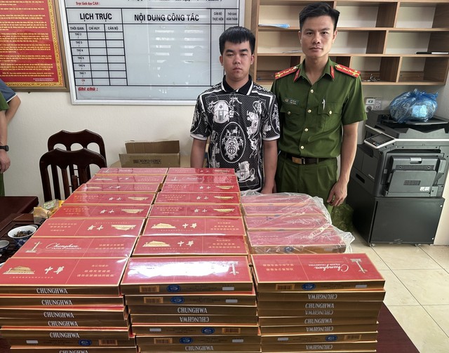 Bắt giữ đối tượng vận chuyển trái phép lượng lớn thuốc lá - Ảnh 1.