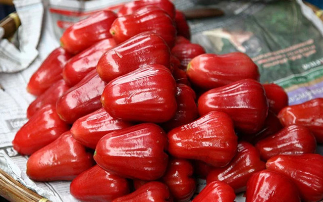 Loại quả quê ở Việt Nam chín rụng đầy gốc, sang nước ngoài coi là "vua trái cây" - Ảnh 2.