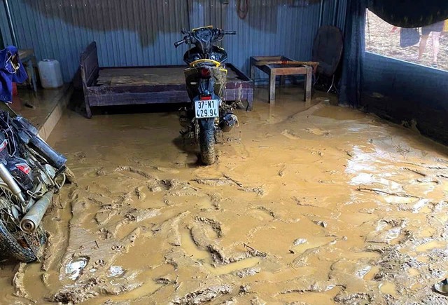 Nghệ An lũ quét ập về xã nằm lòng thuỷ điện bản Vẽ- Ảnh 2.