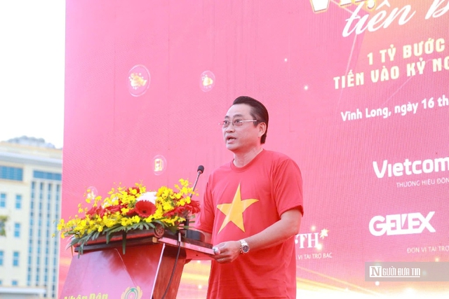 5.000 người đi bộ trên tuyến đường gốm và hoa dài nhất Việt Nam- Ảnh 3.