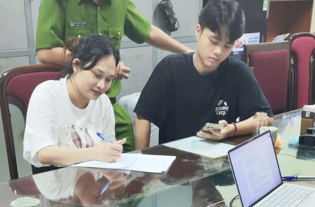 Cảnh sát dẫn giải vợ Mr Hunter từ Thái Lan về Việt Nam - Ảnh 1.