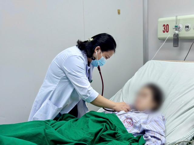 Phổi “trắng xoá” vì lao, thai phụ trẻ được cứu sống trong gang tấc- Ảnh 1.