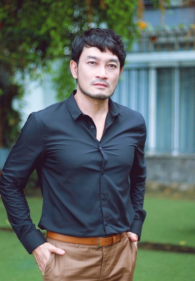 Nam NSƯT 51 tuổi vẫn sống với bố mẹ, kết hôn gần 10 năm vẫn giấu mặt vợ- Ảnh 4. Nam NSƯT 51 tuổi vẫn sống với bố mẹ, kết hôn gần 10 năm vẫn giấu mặt vợ- Ảnh 4.