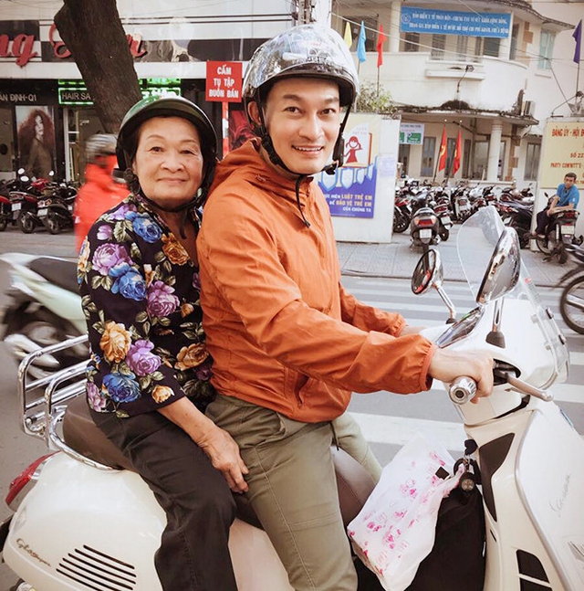 Nam NSƯT 51 tuổi vẫn sống với bố mẹ, kết hôn gần 10 năm vẫn giấu mặt vợ- Ảnh 5. Nam NSƯT 51 tuổi vẫn sống với bố mẹ, kết hôn gần 10 năm vẫn giấu mặt vợ- Ảnh 5.