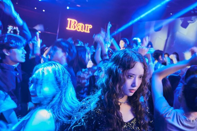 "Nữ thần Kpop" Yoona nhảy sông Hàn giữa đêm khiến cư dân mạng thót tim - Ảnh 2.