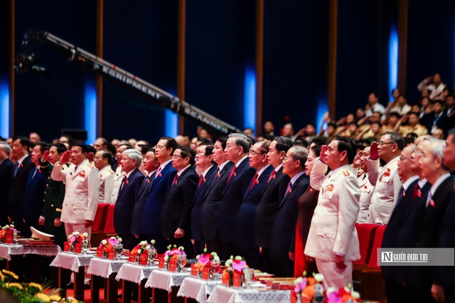 Lực lượng Công an nhân dân đón nhận Huân chương Sao Vàng lần thứ 5- Ảnh 6. Lực lượng Công an nhân dân đón nhận Huân chương Sao Vàng lần thứ 5- Ảnh 6.