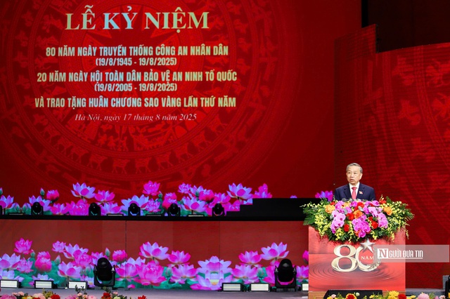 Lực lượng Công an nhân dân đón nhận Huân chương Sao Vàng lần thứ 5- Ảnh 1. Lực lượng Công an nhân dân đón nhận Huân chương Sao Vàng lần thứ 5- Ảnh 1.