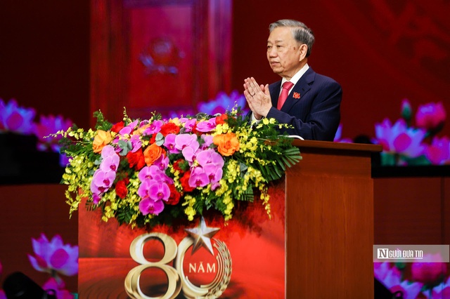 Lực lượng Công an nhân dân đón nhận Huân chương Sao Vàng lần thứ 5- Ảnh 7. Lực lượng Công an nhân dân đón nhận Huân chương Sao Vàng lần thứ 5- Ảnh 7.